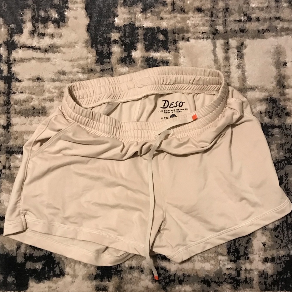 Deso Women's Cream Shorts